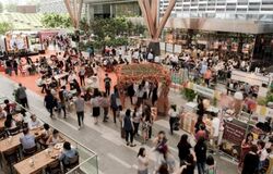 Reddot Traffic (D1), Retail #640252141